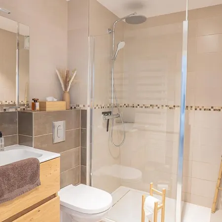 L'azur - 4 Personnes - Wifi & Parking - Spacieux & Moderne - Europapark Apartment *
