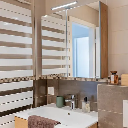 L'azur - 4 Personnes - Wifi & Parking - Spacieux & Moderne - Europapark Apartment Erstein